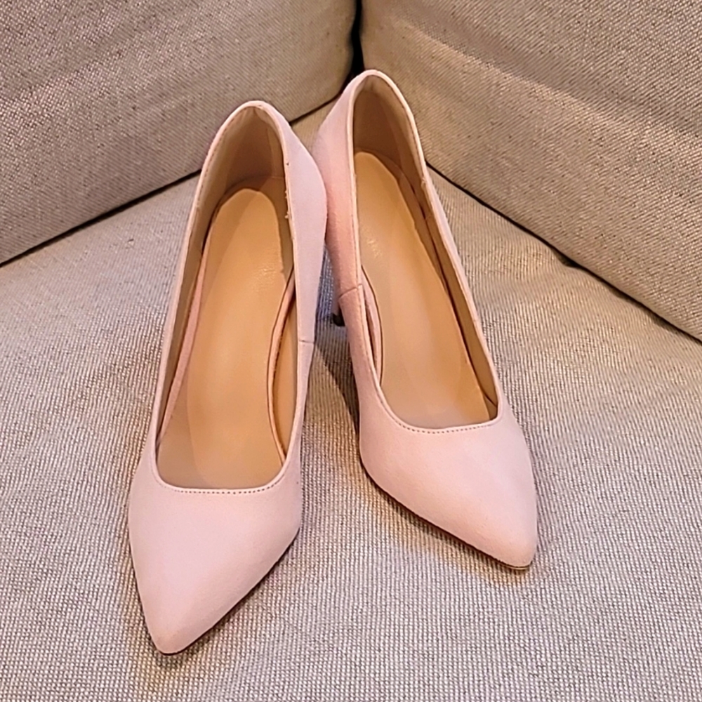 PINK SUEDE PUMPS